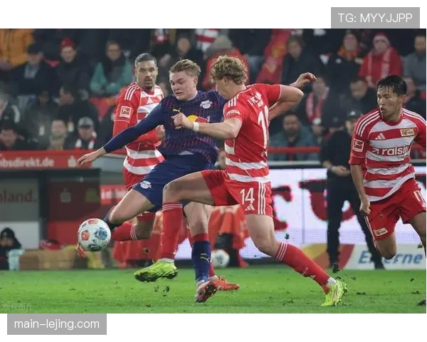 拜仁八球狂胜狼堡创半程积分纪录 领先优势已达十一分